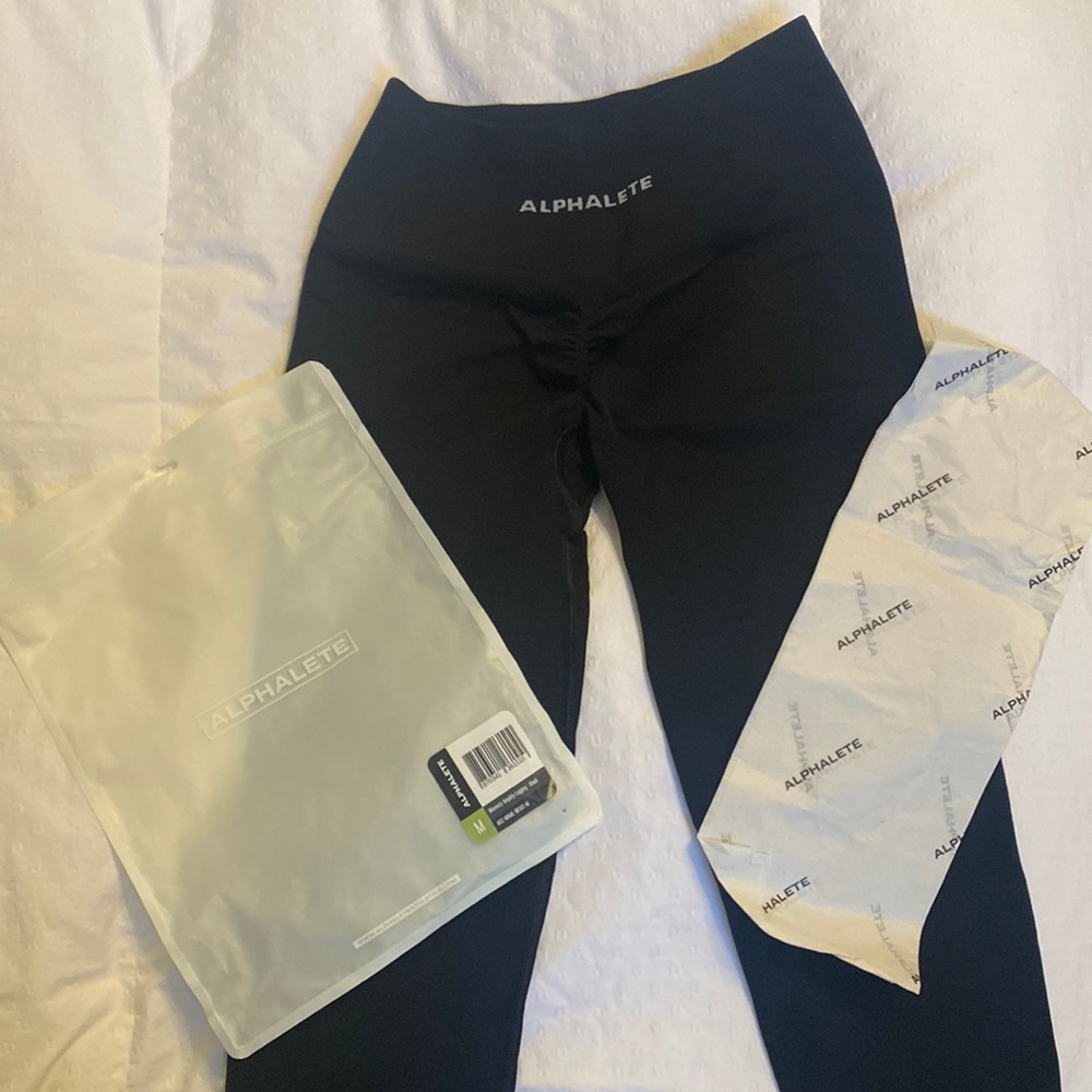 Alphalete Amplify Leggings- Black Sz Medium- never worn